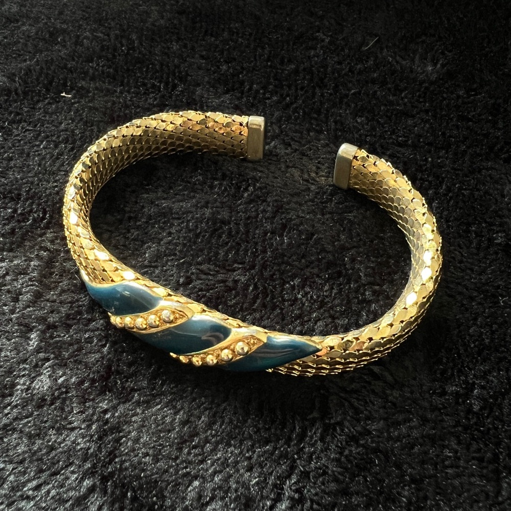 Vintage blue enamel Gold Tone Mesh Band cuff Bracelet Size 5 3/4 to 6.5